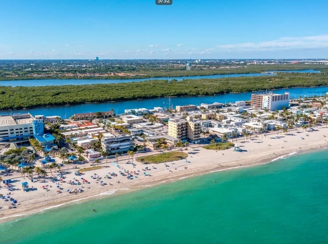 326 Harrison St # 303A, Hollywood FL 33019