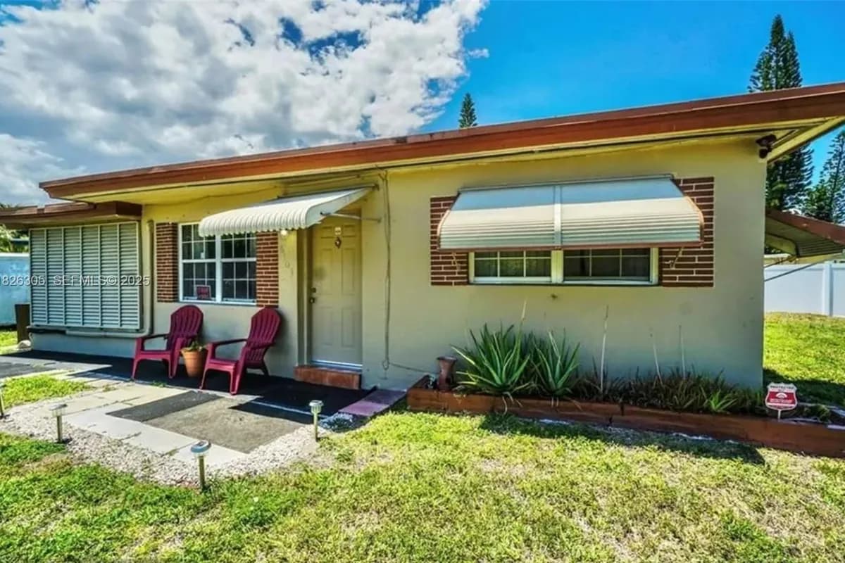 6103 Monroe St, Hollywood FL 33023