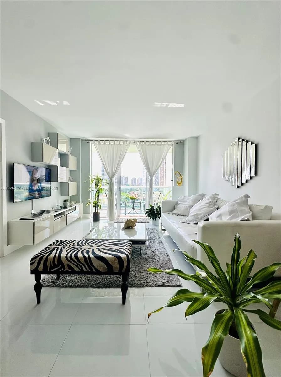 19390 Collins Ave # 911, Sunny Isles Beach FL 33160