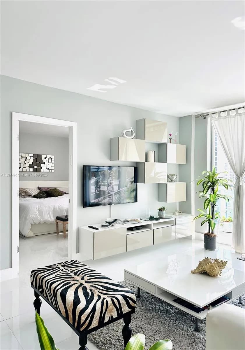 19390 Collins Ave # 911, Sunny Isles Beach FL 33160