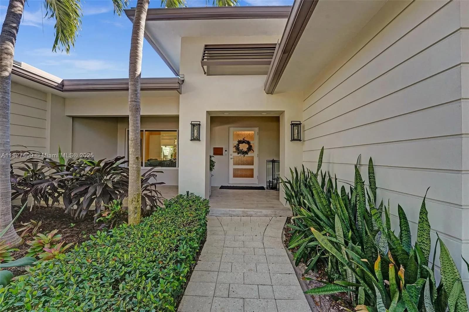 1206 E Lake Dr, Fort Lauderdale FL 33316