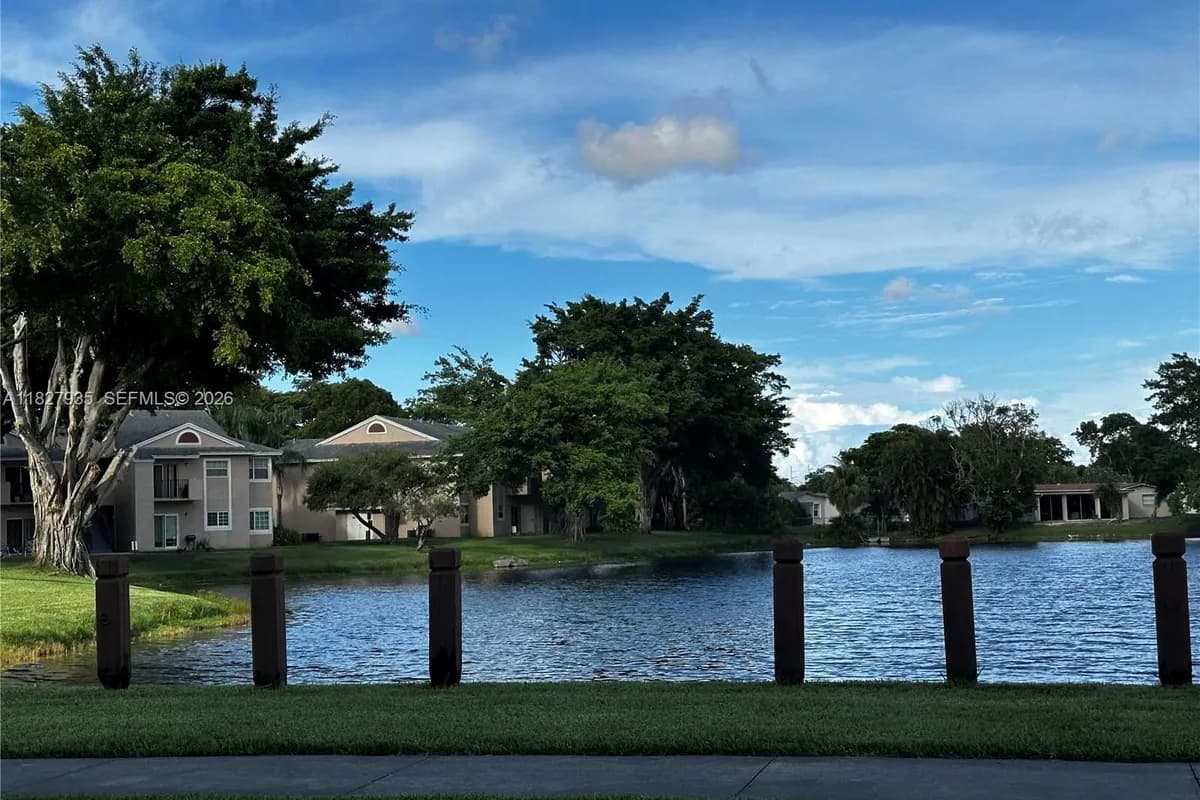 2331 NW 96th Ter # 17F, Pembroke Pines FL 33024