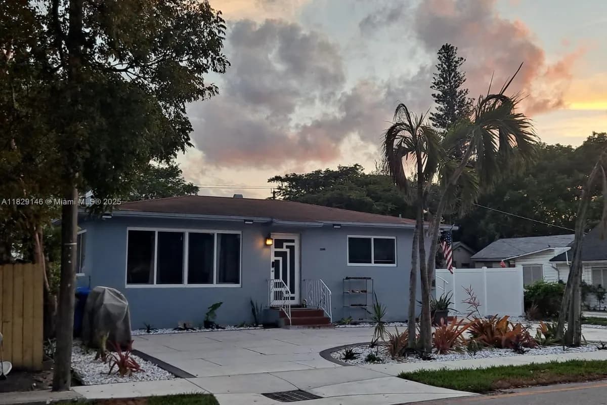 2242 Polk St, Hollywood FL 33020