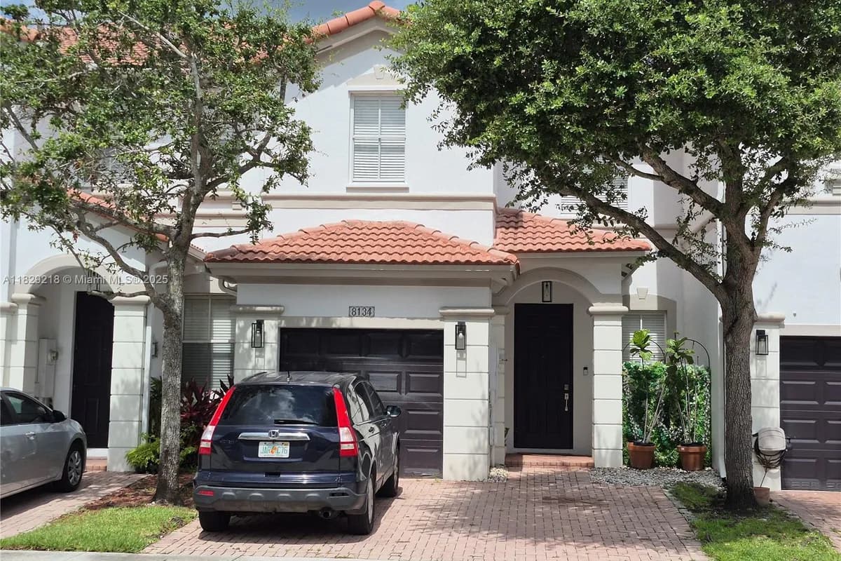 8134 NW 108th Pl, Doral FL 33178