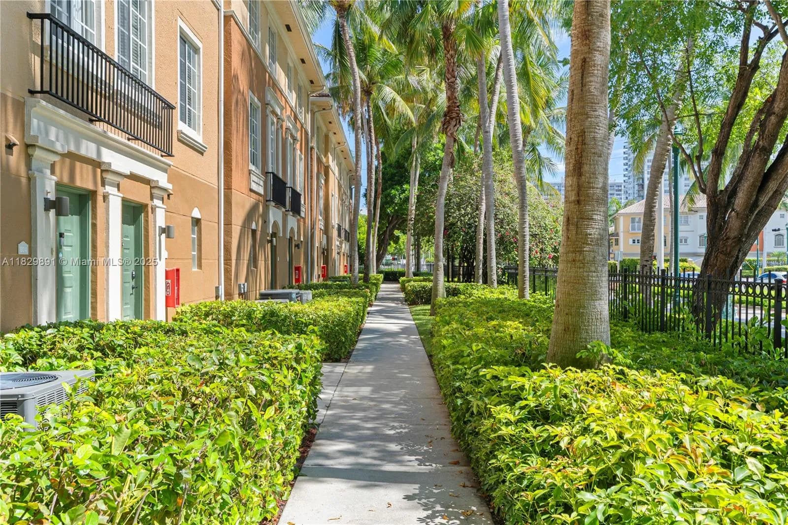 2811 NE 185th St # 804, Aventura FL 33180