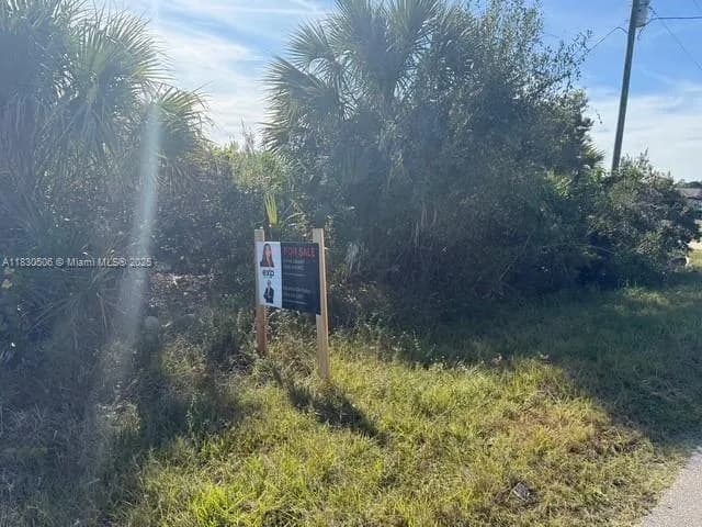 3207 53rd St W, Lehigh Acres FL 33971