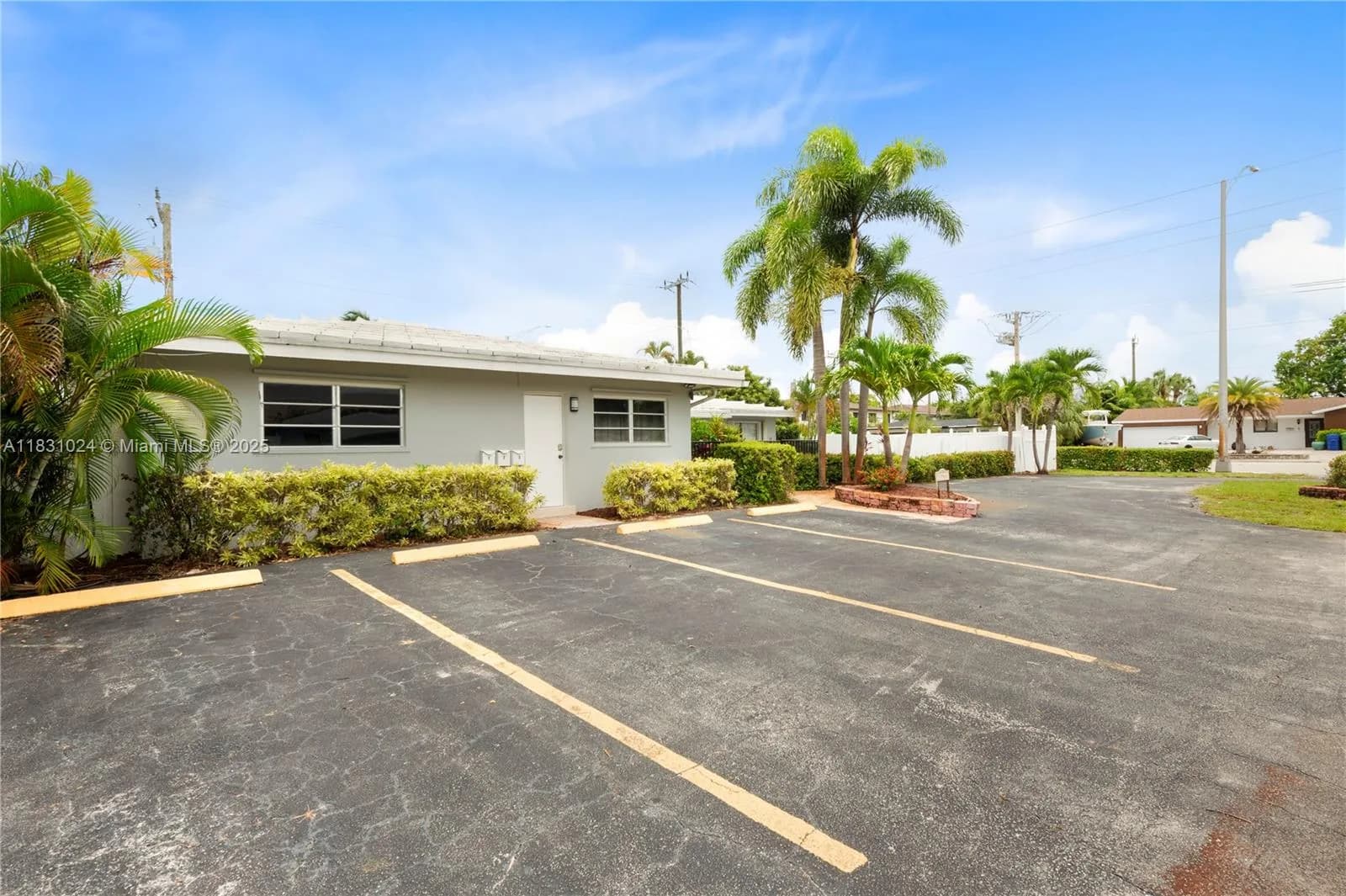 1761 NE 55th St, Fort Lauderdale FL 33334