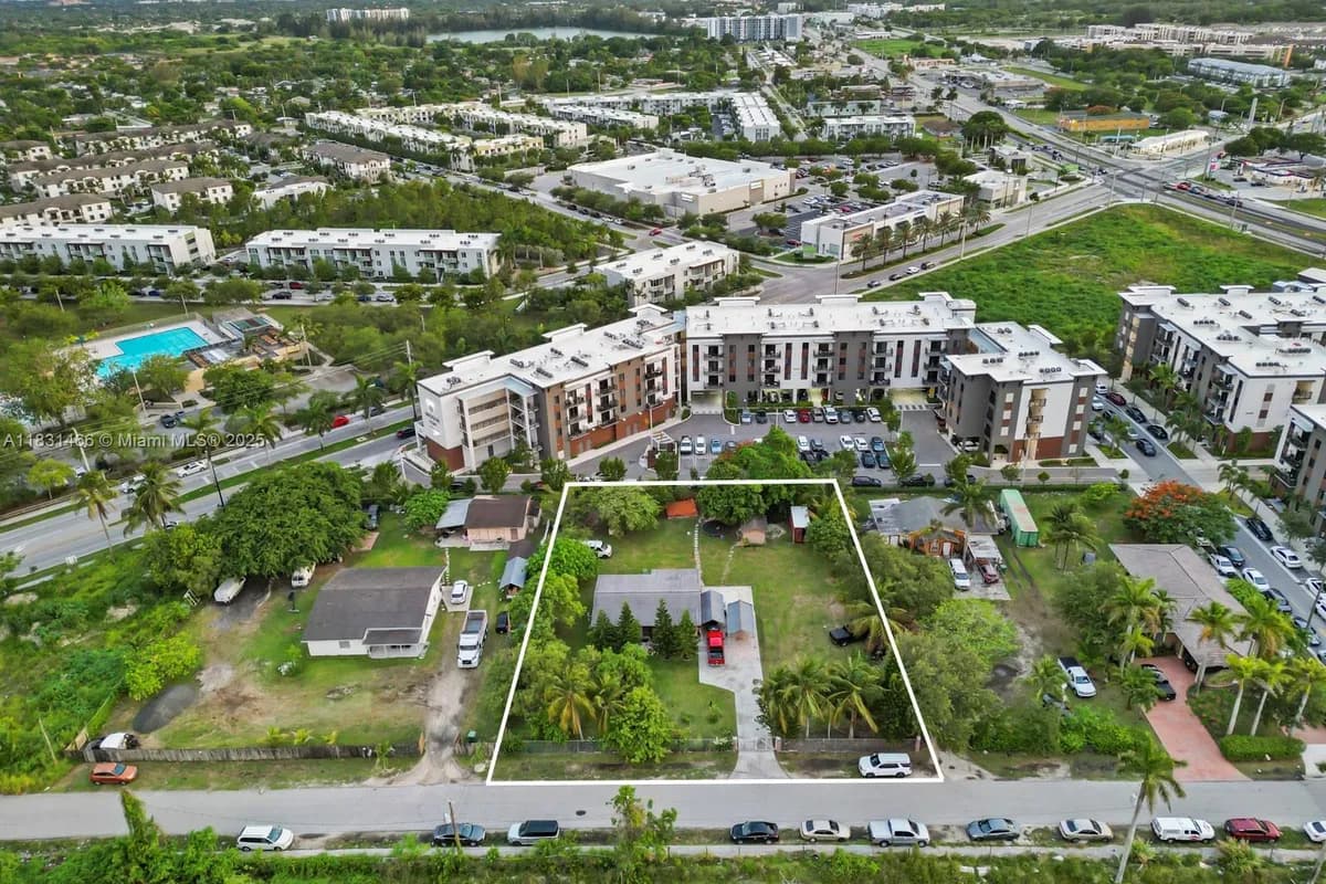 14240 Henderson St, Homestead FL 33032