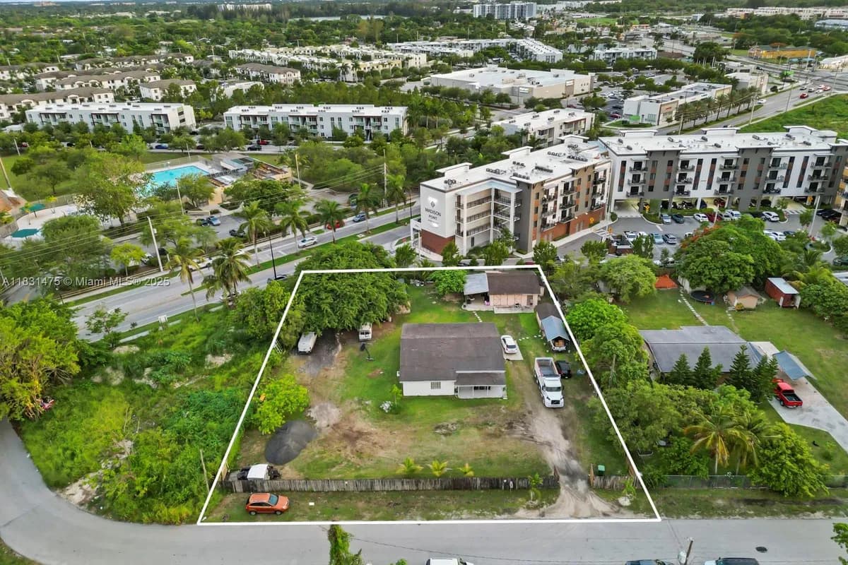 14210 Henderson St, Homestead FL 33032