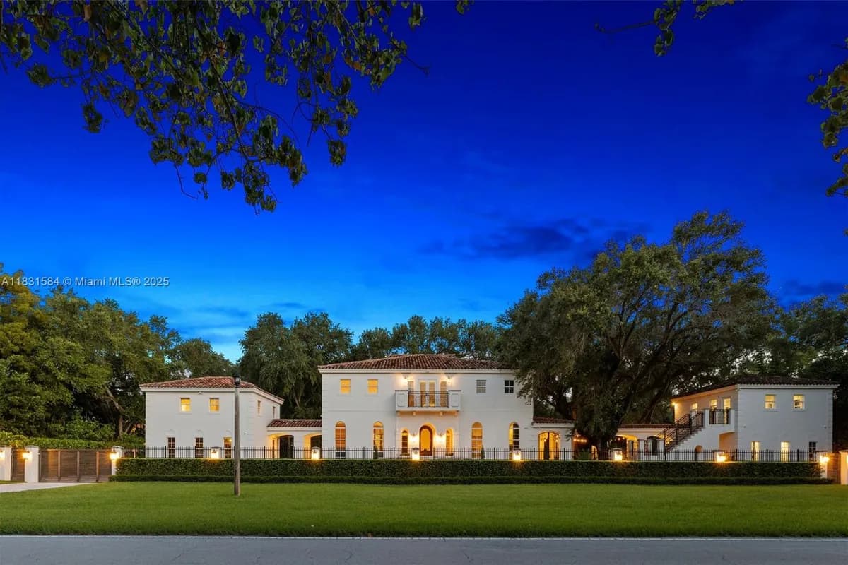 506 Sunset Dr, Coral Gables FL 33143