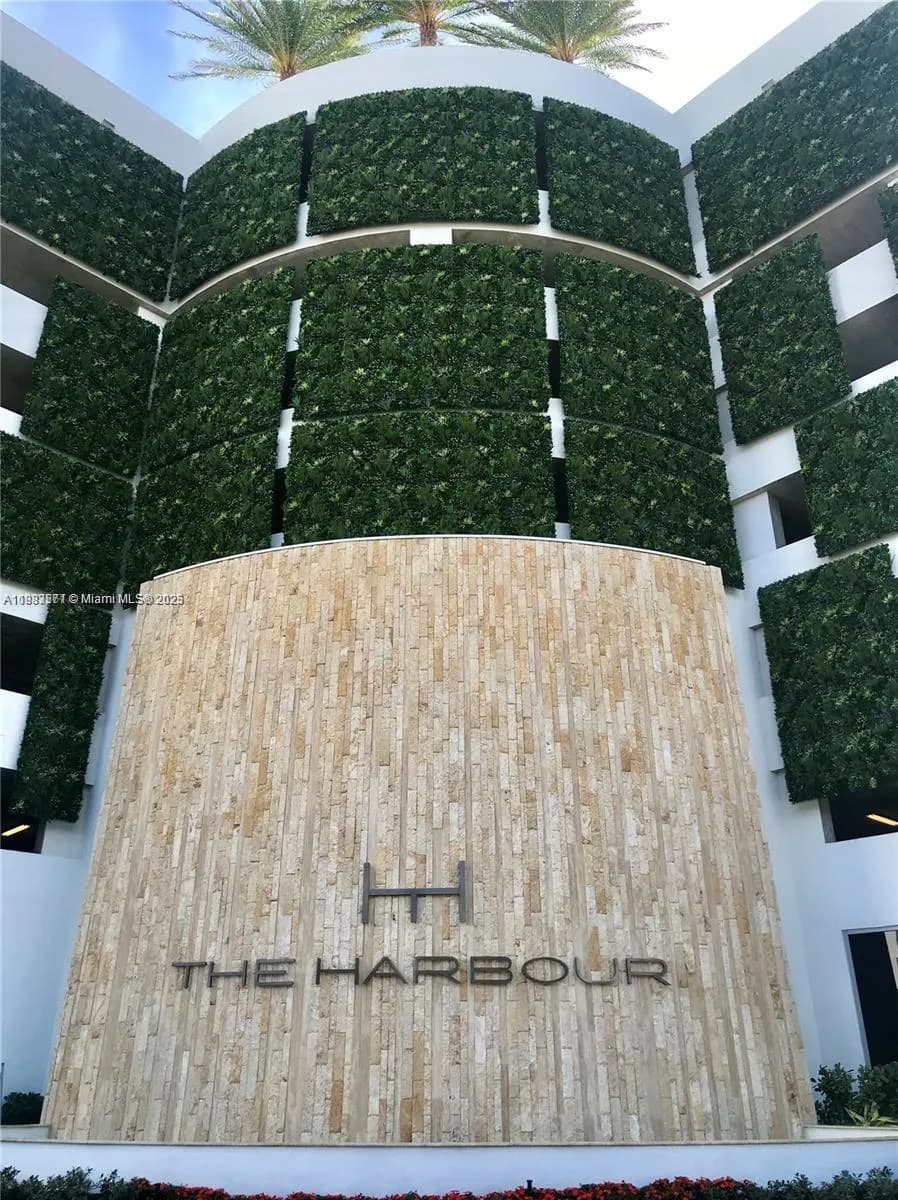 1 bedroom 2 bath for sale at 16385 Biscayne Blvd # 2702, North Miami Beach FL 33160