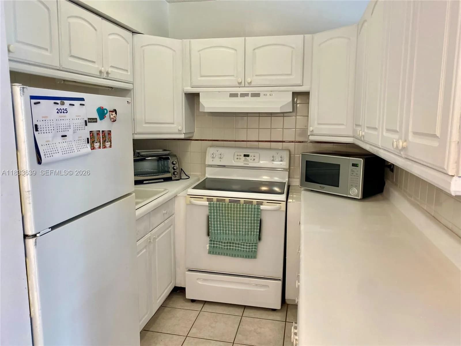 820 SW 11th Ave # 15B, Hallandale Beach FL 33009