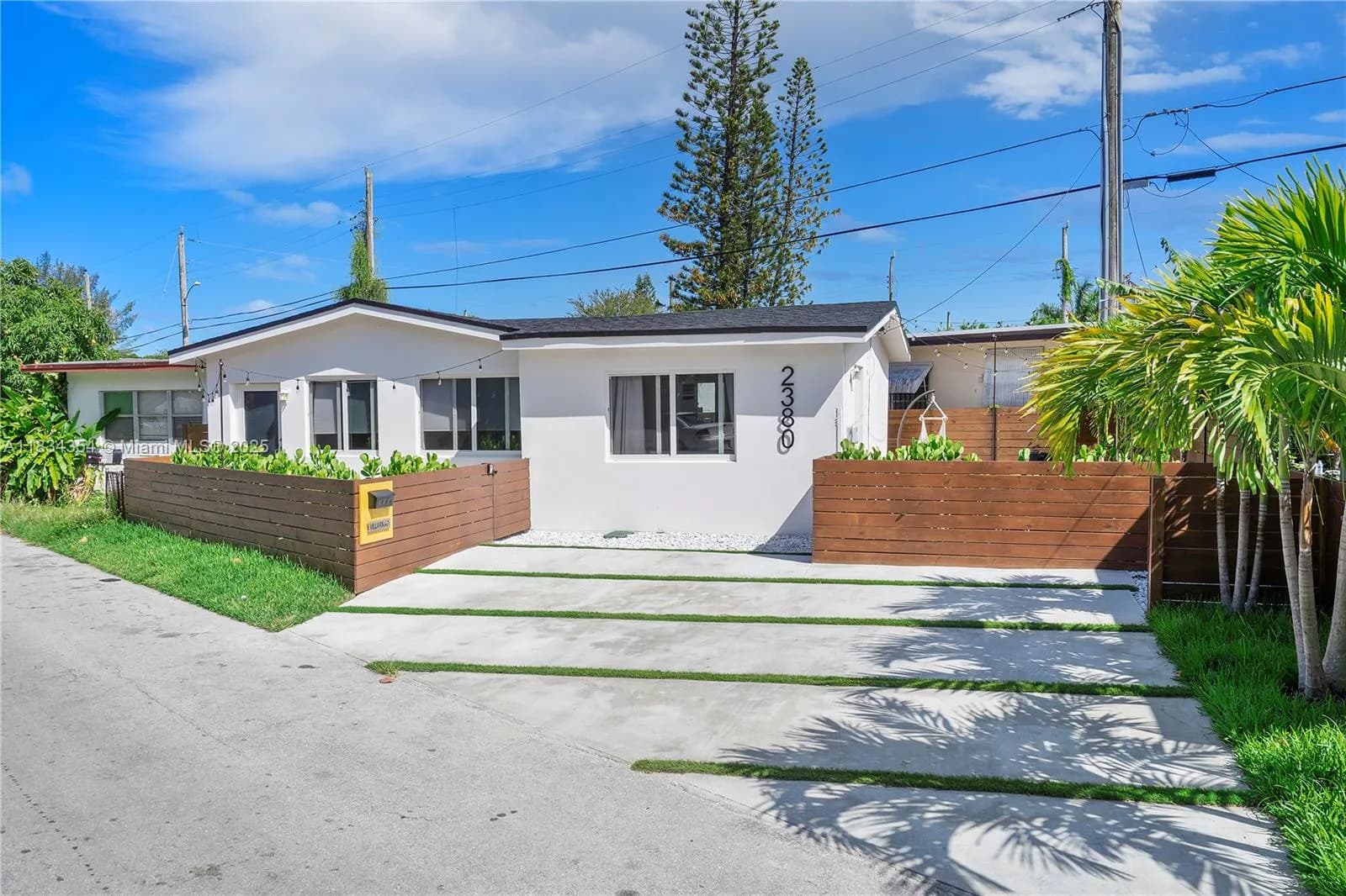 2 bedroom 2 bath for sale at 2380 NE 137th St, North Miami Beach FL 33181