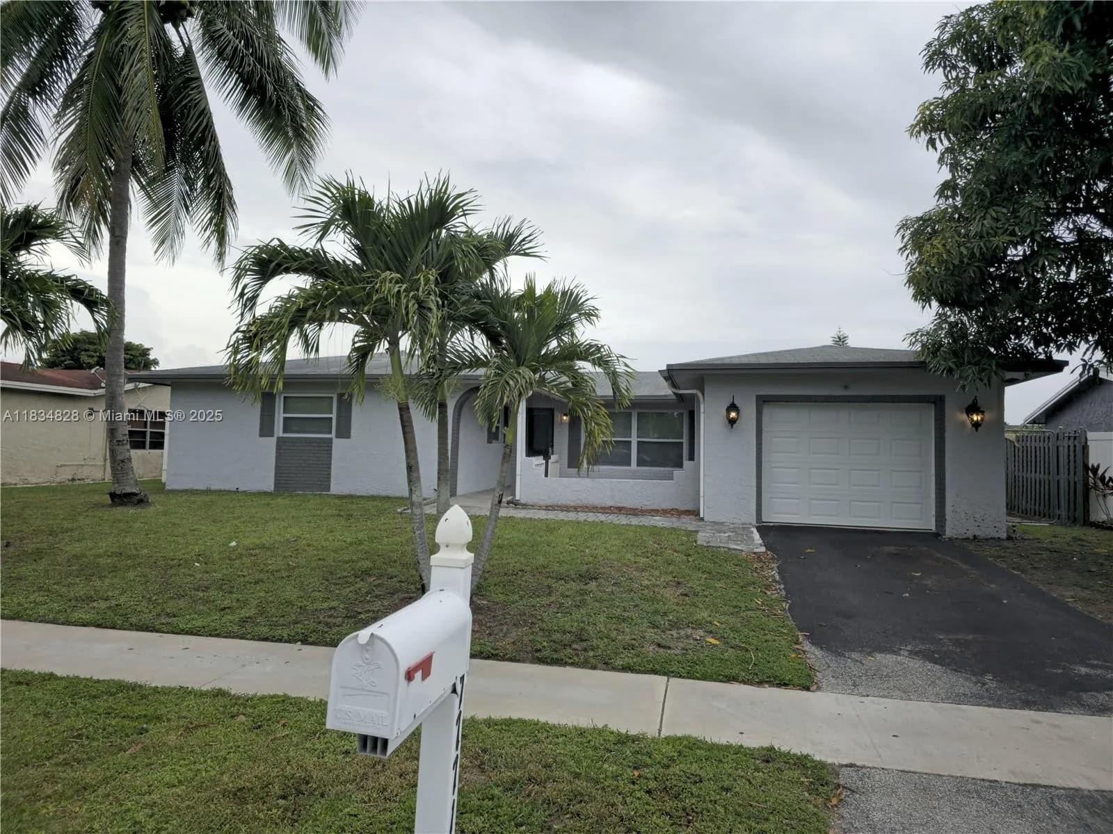 7771 NW 46th St, Lauderhill FL 33351