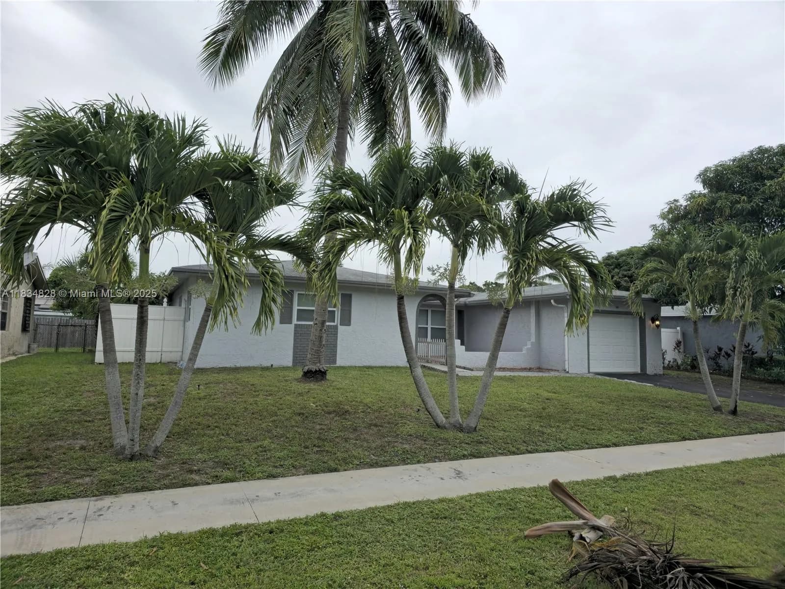 7771 NW 46th St, Lauderhill FL 33351