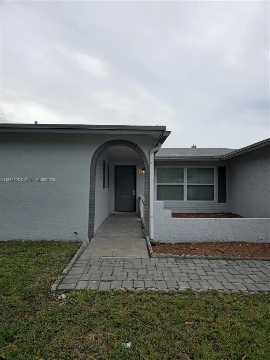7771 NW 46th St, Lauderhill FL 33351