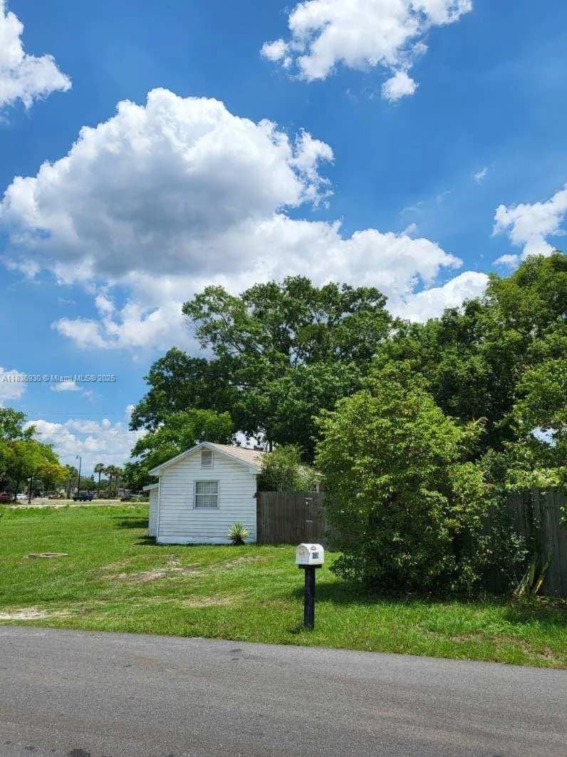 2611 Hiawatha Ave, Sanford FL 32773