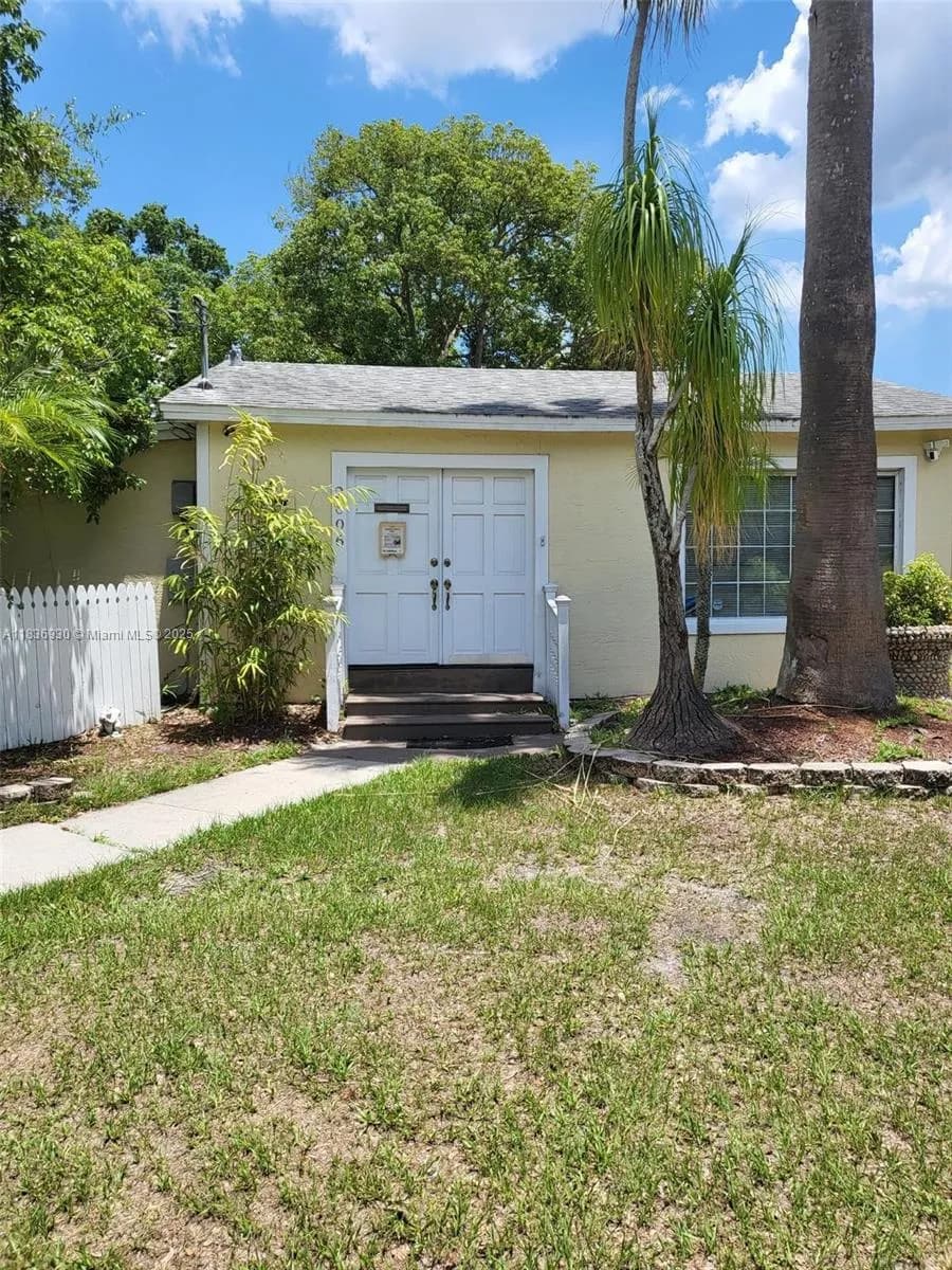 2611 Hiawatha Ave, Sanford FL 32773