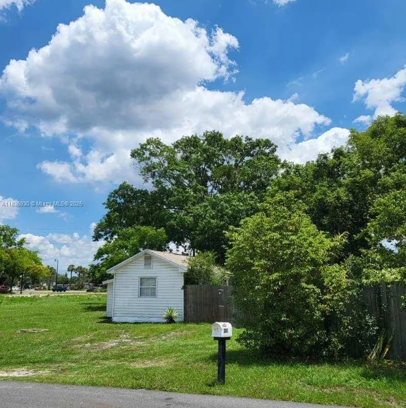 2611 Hiawatha Ave, Sanford FL 32773