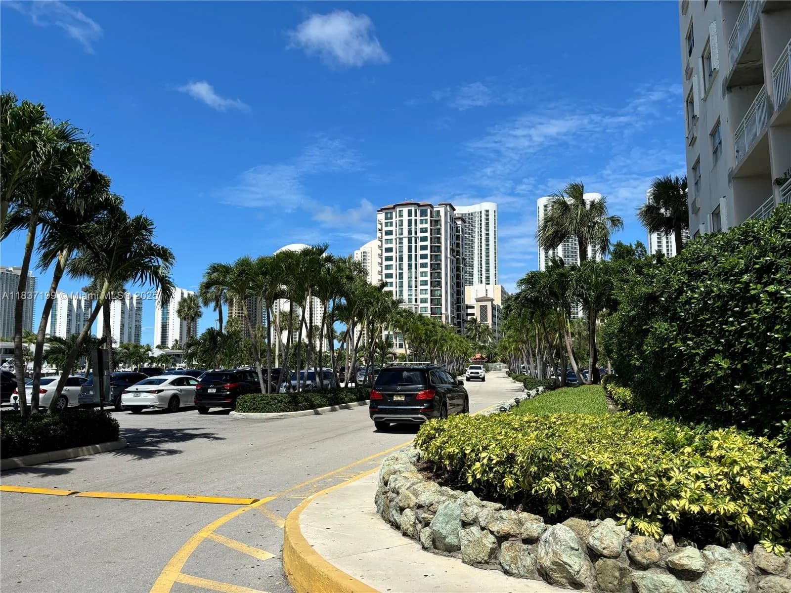 1 bedroom 1 bath for sale at 400 Kings Point Dr # 309, Sunny Isles Beach FL 33160