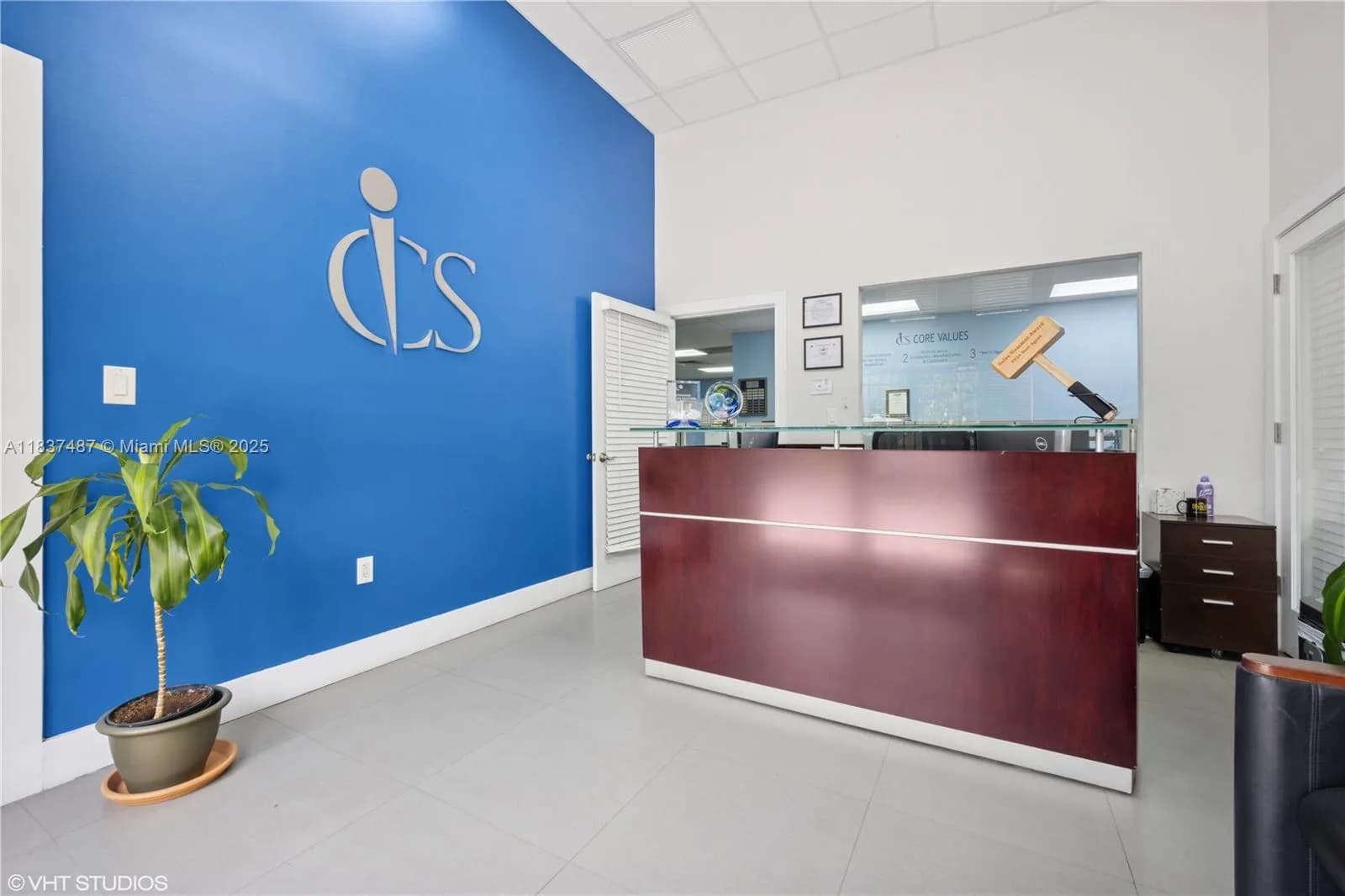 10405 NW 37th Ter, Doral FL 33178