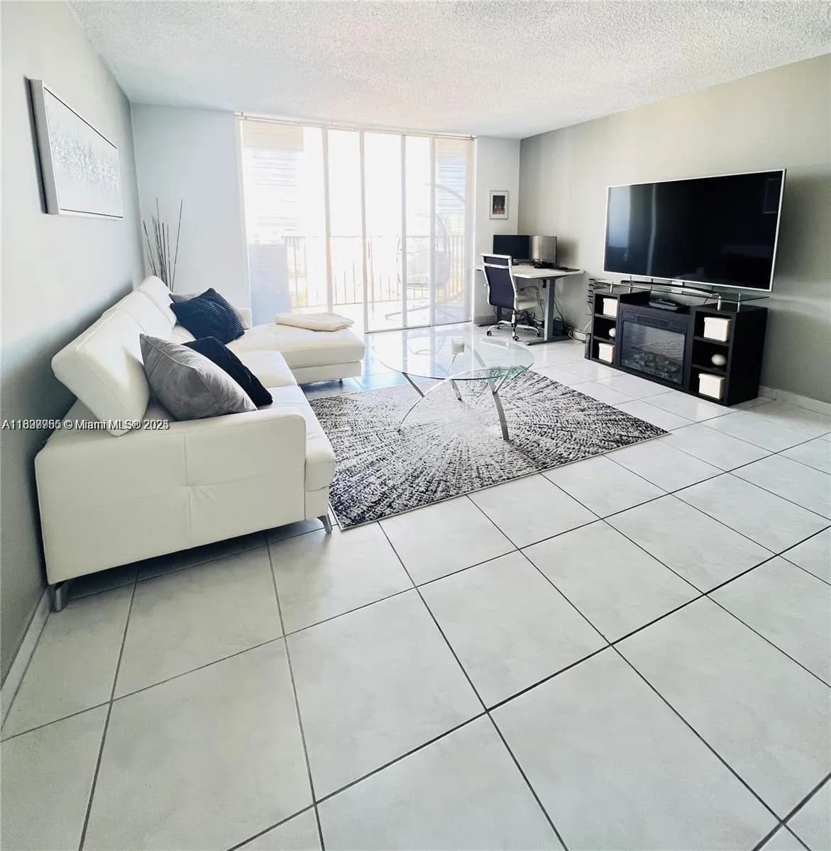 2780 NE 183rd St # 2015, Aventura FL 33160