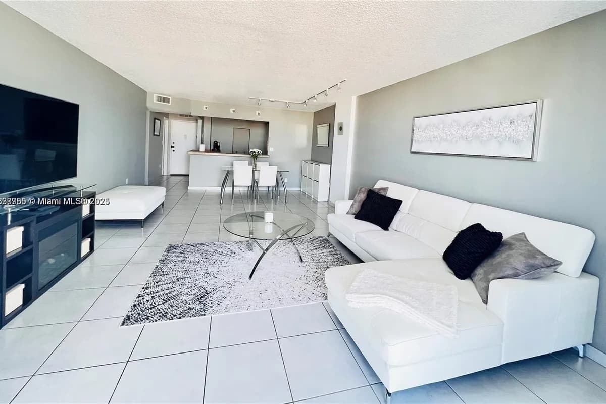 2780 NE 183rd St # 2015, Aventura FL 33160