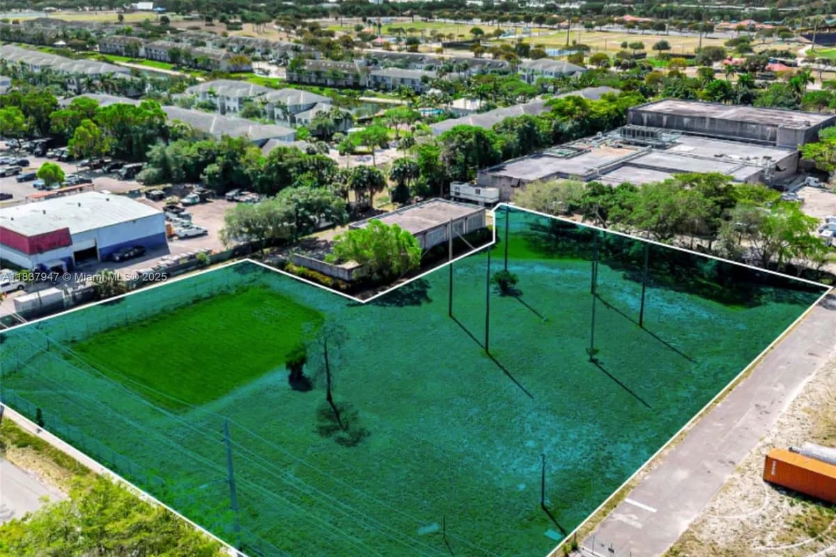 3760 NW 15th St, Lauderhill FL 33311