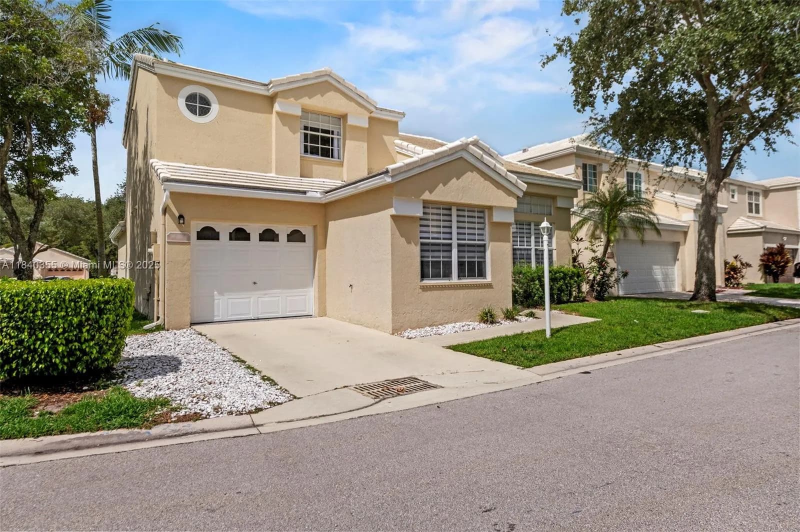 9384 NW 8th Cir, Plantation FL 33324