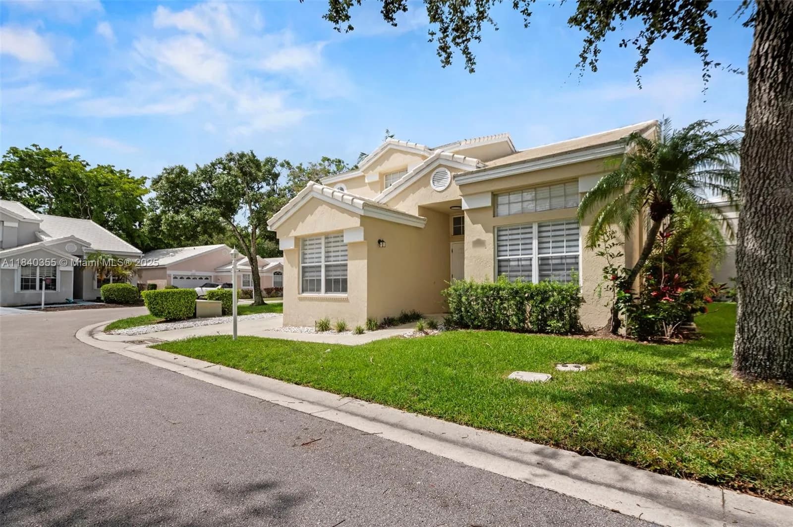 9384 NW 8th Cir, Plantation FL 33324