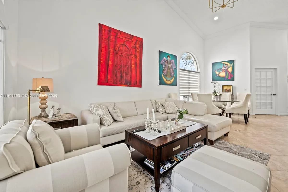 9384 NW 8th Cir, Plantation FL 33324