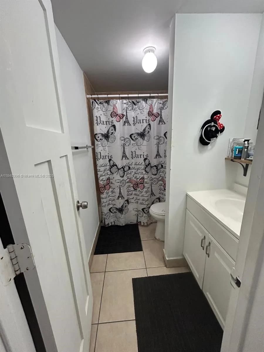 1100 NE 1st Ct # 104, Hallandale Beach FL 33009