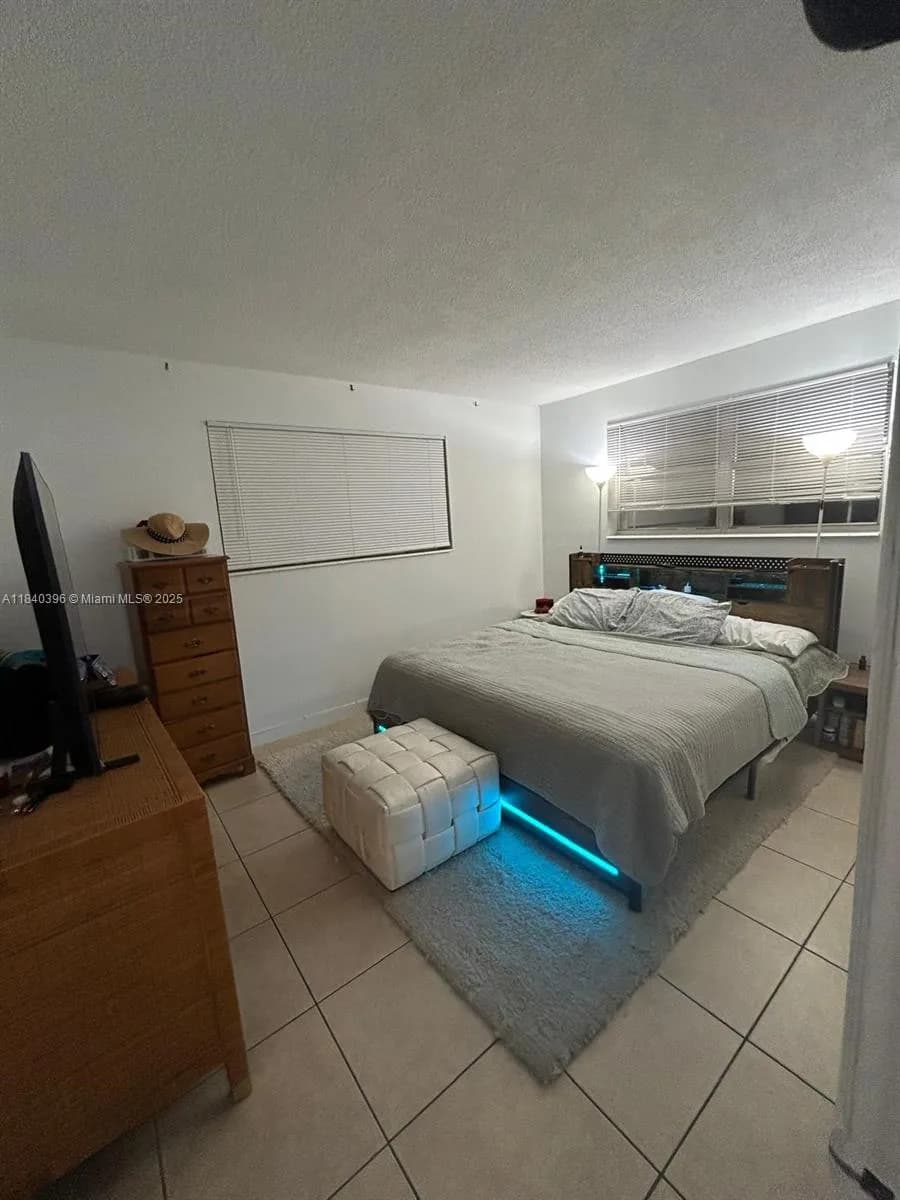 1100 NE 1st Ct # 104, Hallandale Beach FL 33009