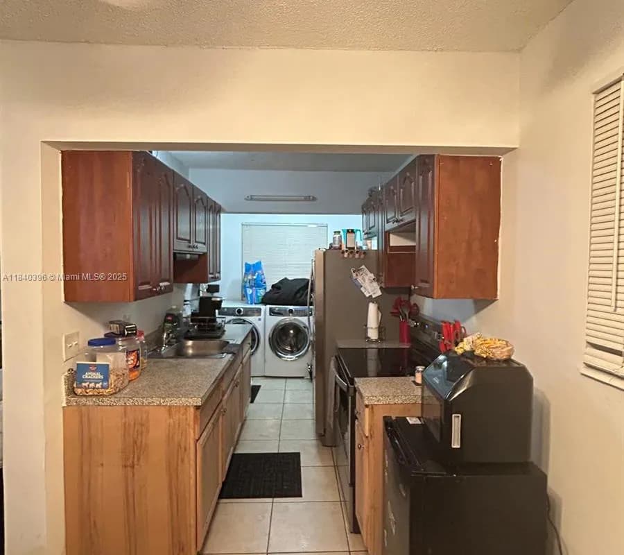 1100 NE 1st Ct # 104, Hallandale Beach FL 33009