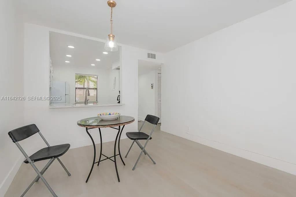 10434 Sunrise Lakes Blvd # 109, Sunrise FL 33322