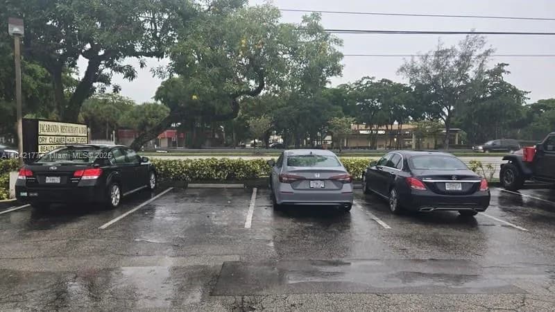 8275 W Broward Blvd, Plantation FL 33324