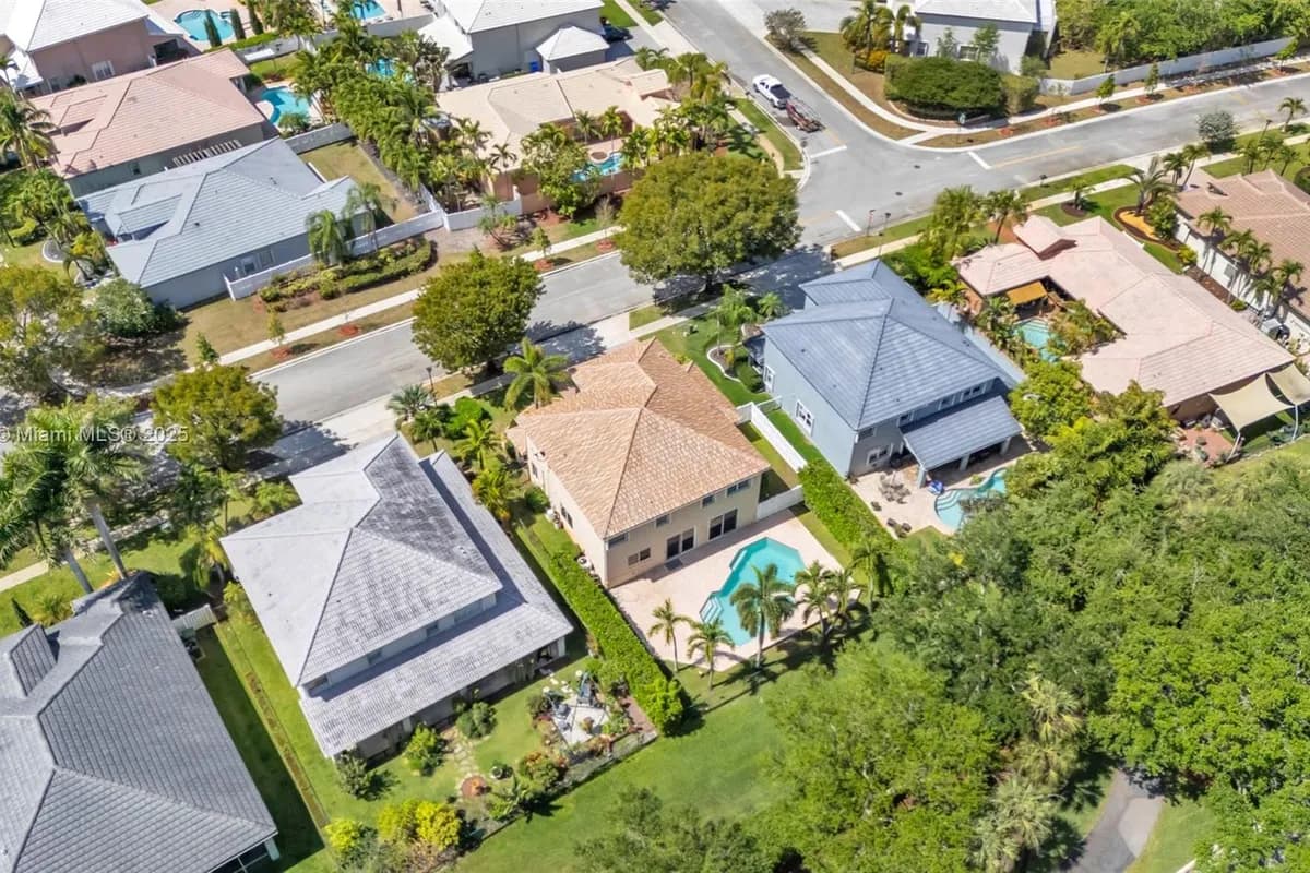 16831 SW 6th St, Pembroke Pines FL 33027