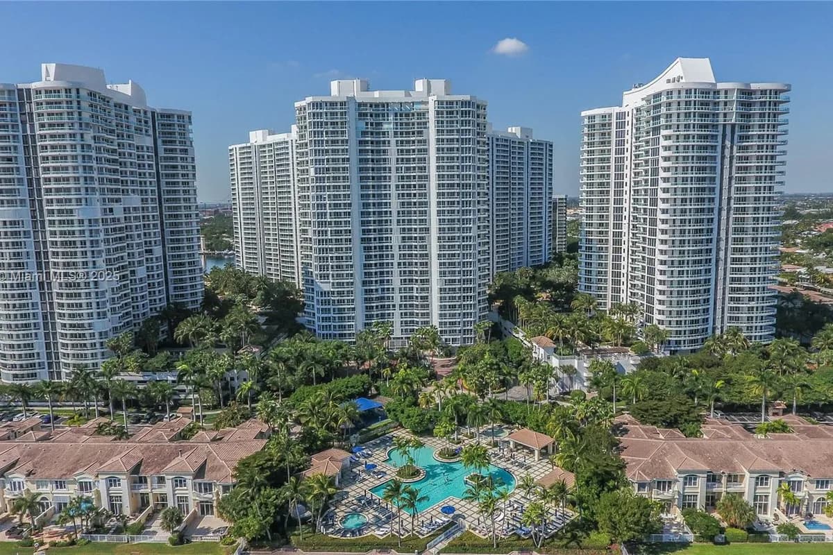 21150 Point Pl # 406, Aventura FL 33180