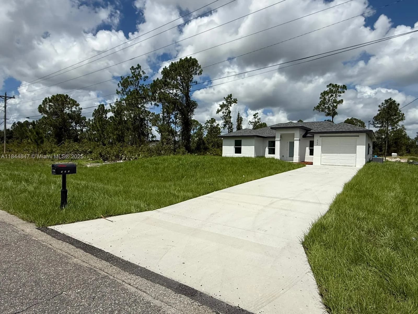 322 McArthur, Lehigh Acres FL 33974
