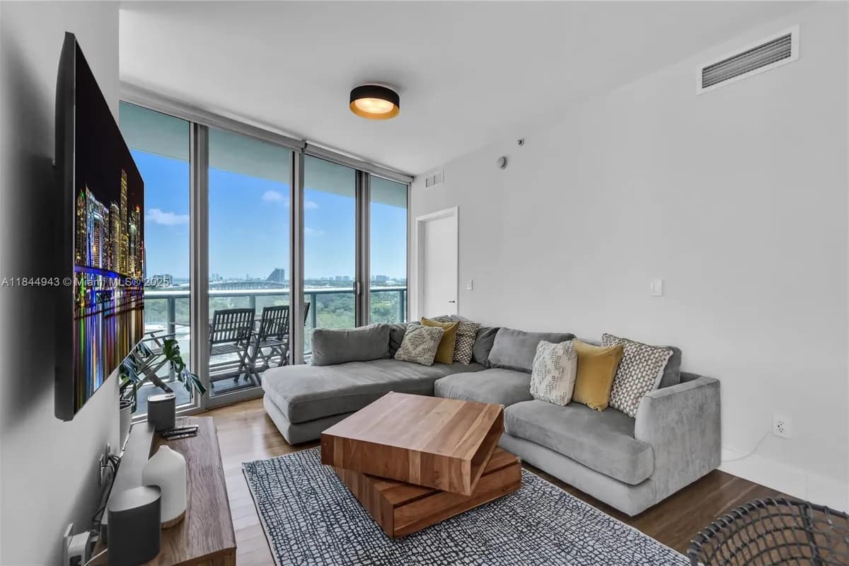 888 Biscayne Boulevard # 812, Miami FL 33132