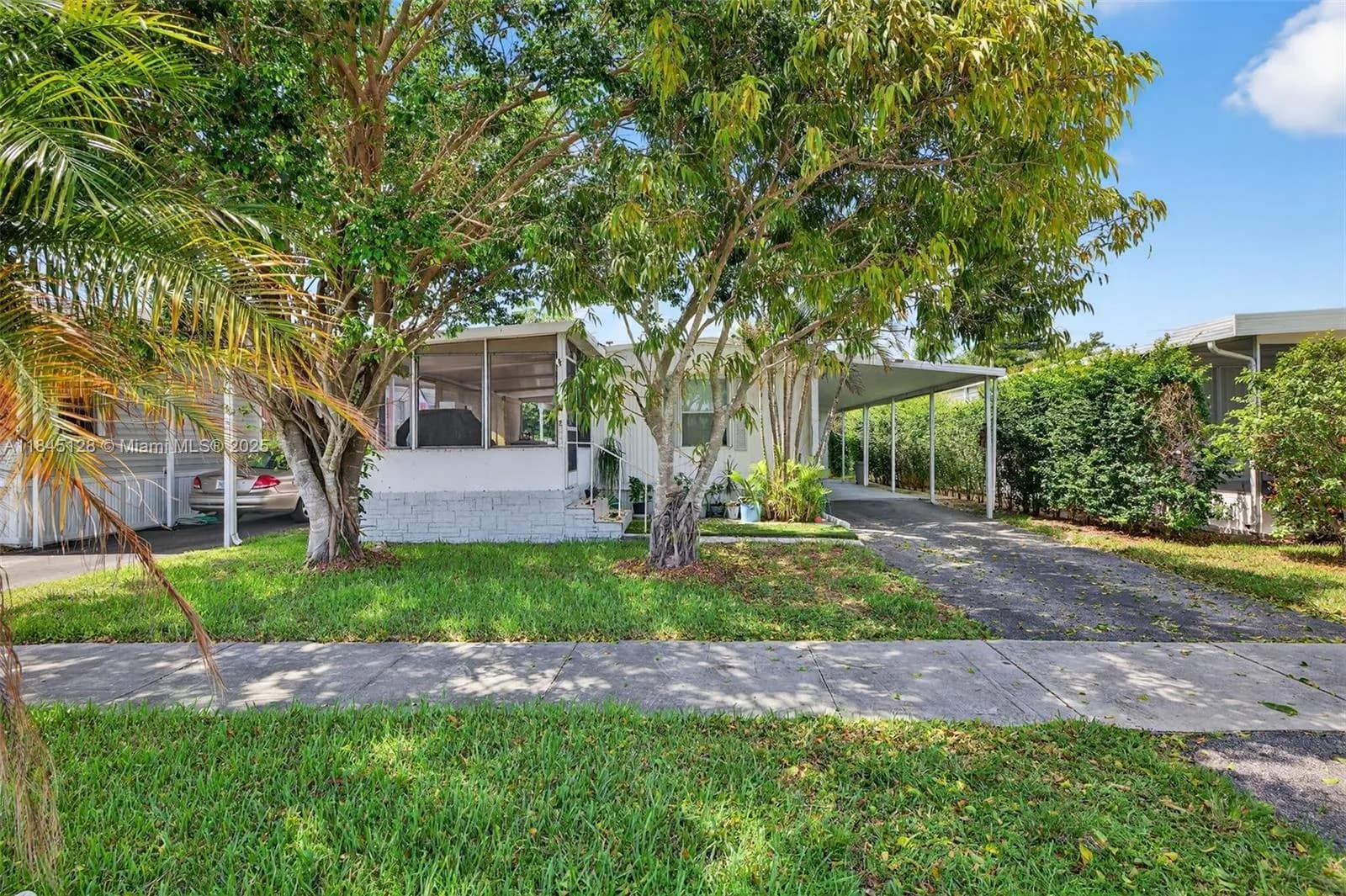 2430 SW 53rd St, Dania Beach FL 33312