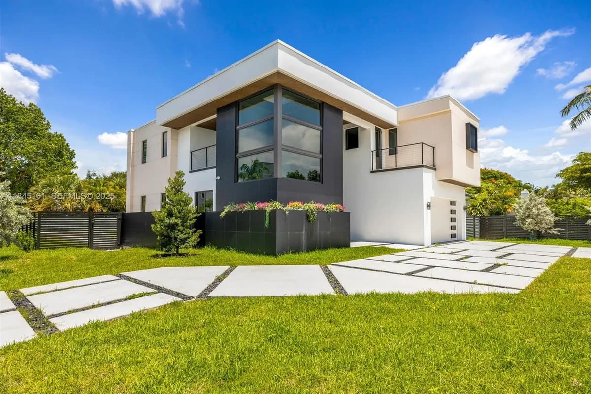 750 NE 16th Ave, Fort Lauderdale FL 33304