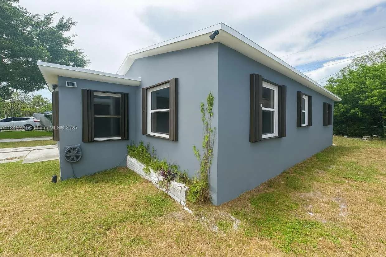 2231 NW 9th Ct, Fort Lauderdale FL 33311