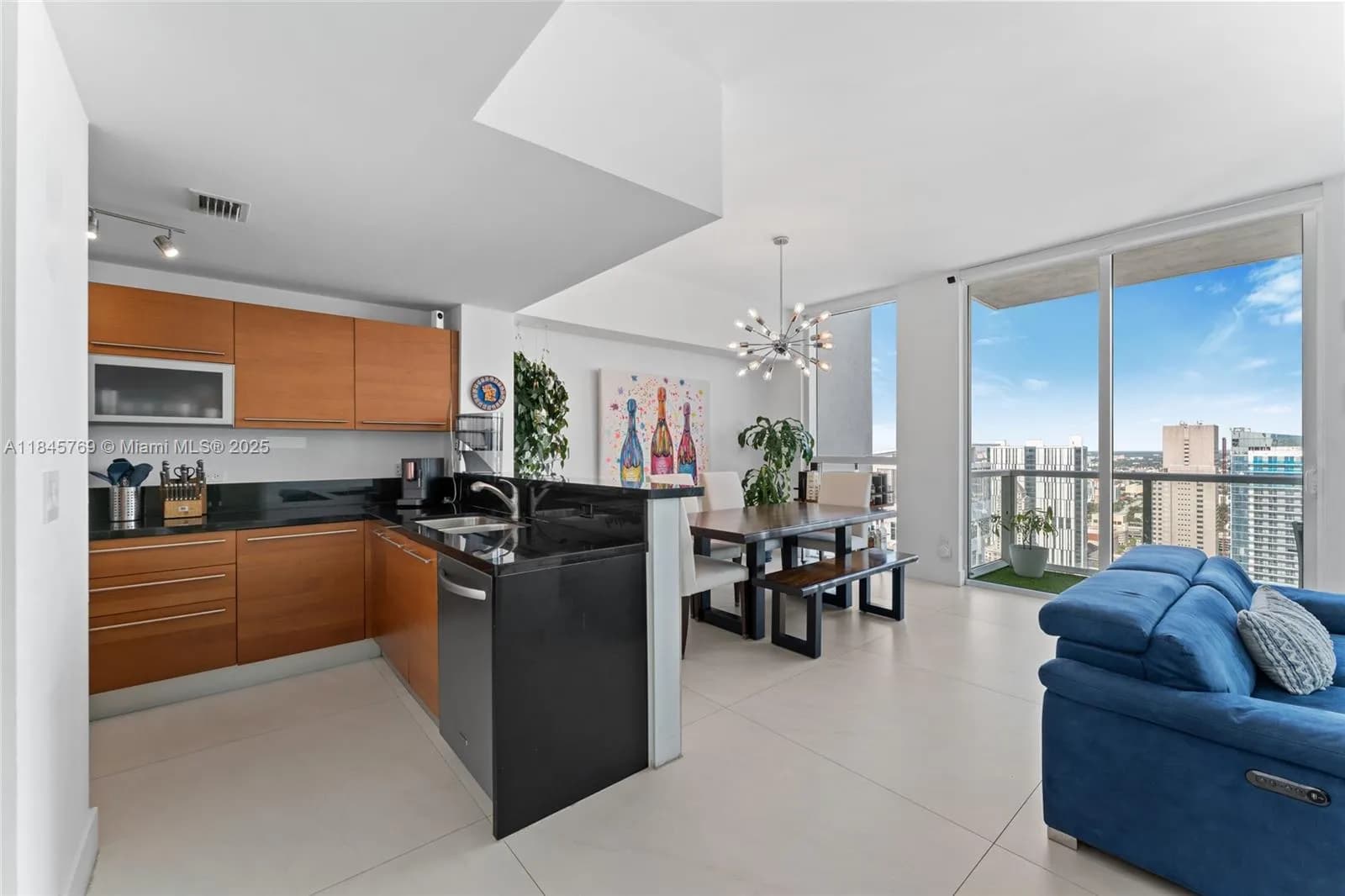 253 NE 2nd St # 4304, Miami FL 33132