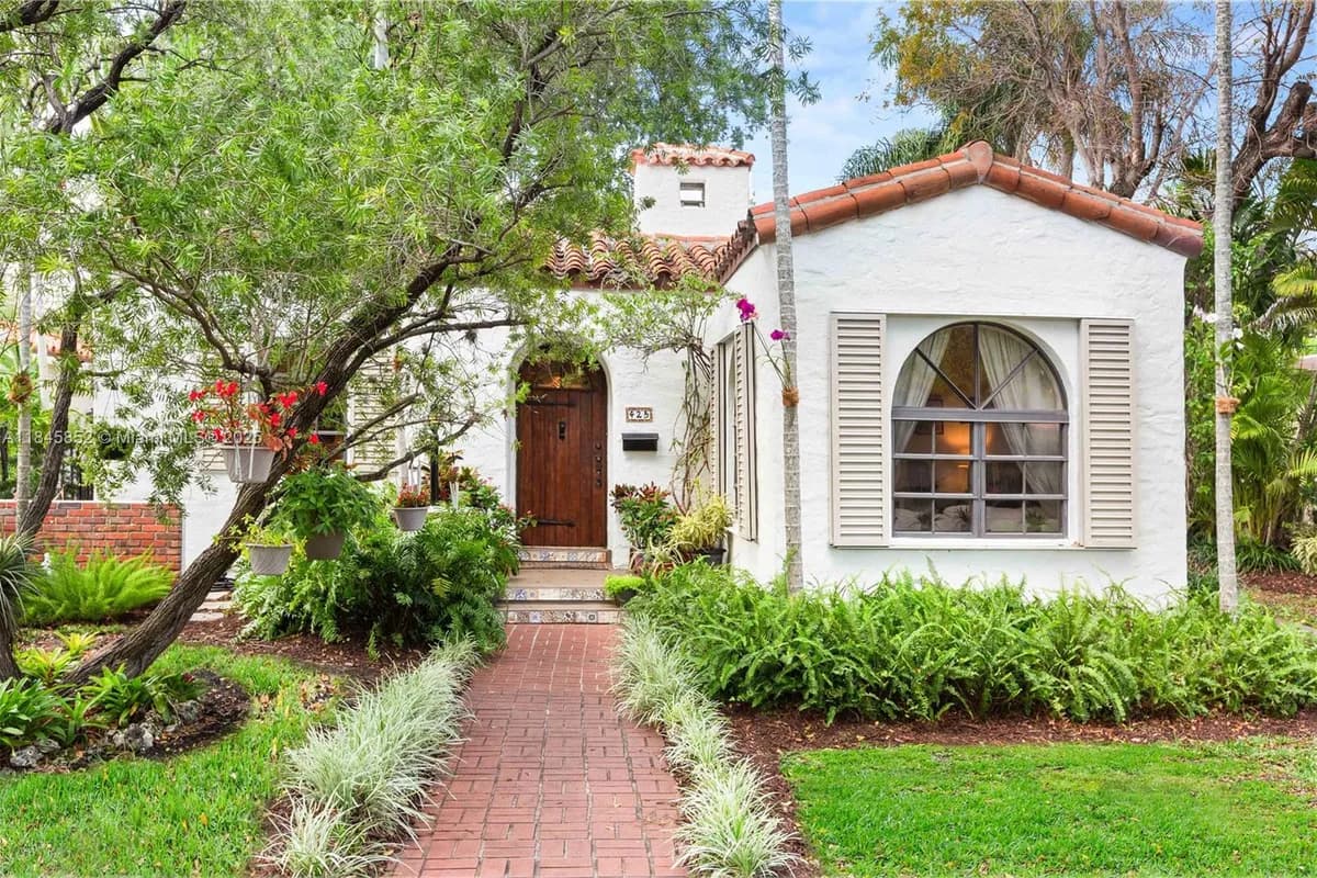 425 Cadagua Ave, Coral Gables FL 33146