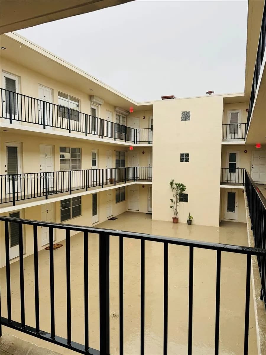 1855 Plunkett St # 310, Hollywood FL 33020