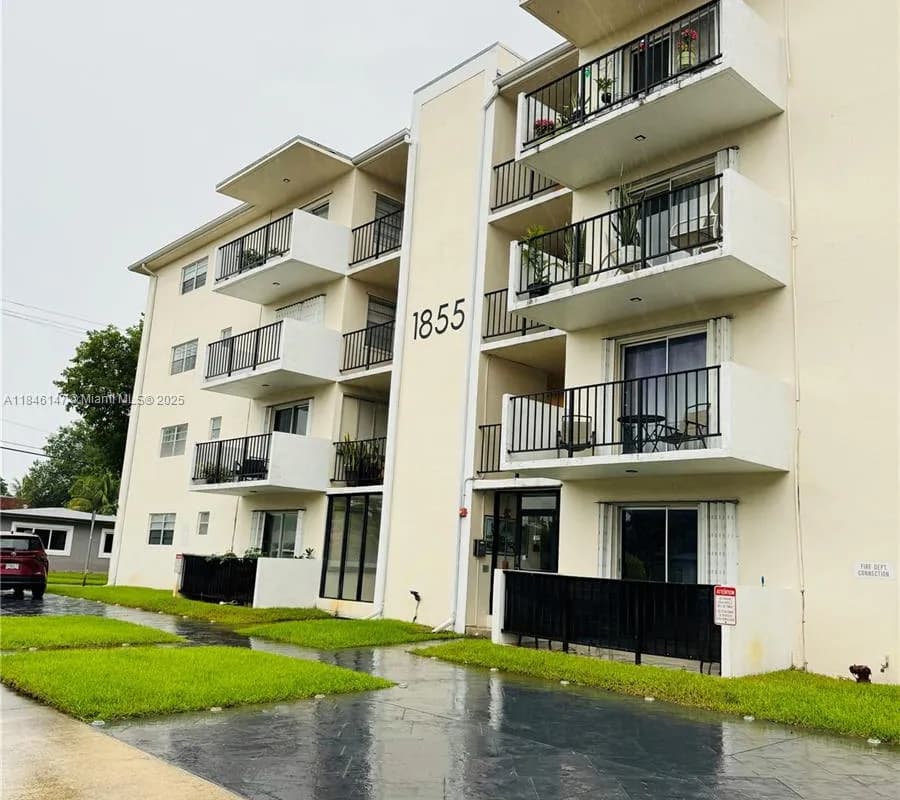 1855 Plunkett St # 310, Hollywood FL 33020