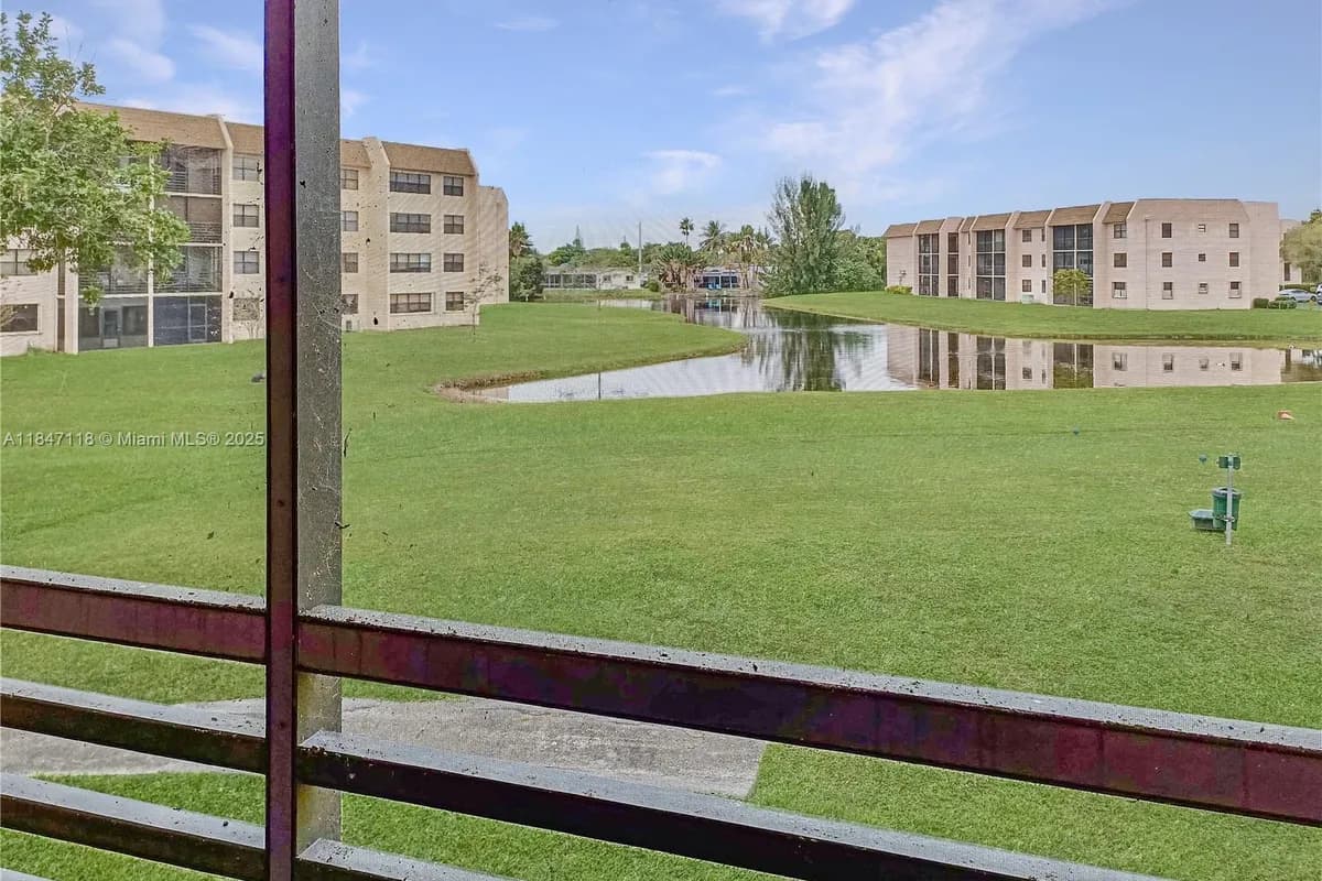 10402 Sunrise Lakes Blvd # 201, Sunrise FL 33322