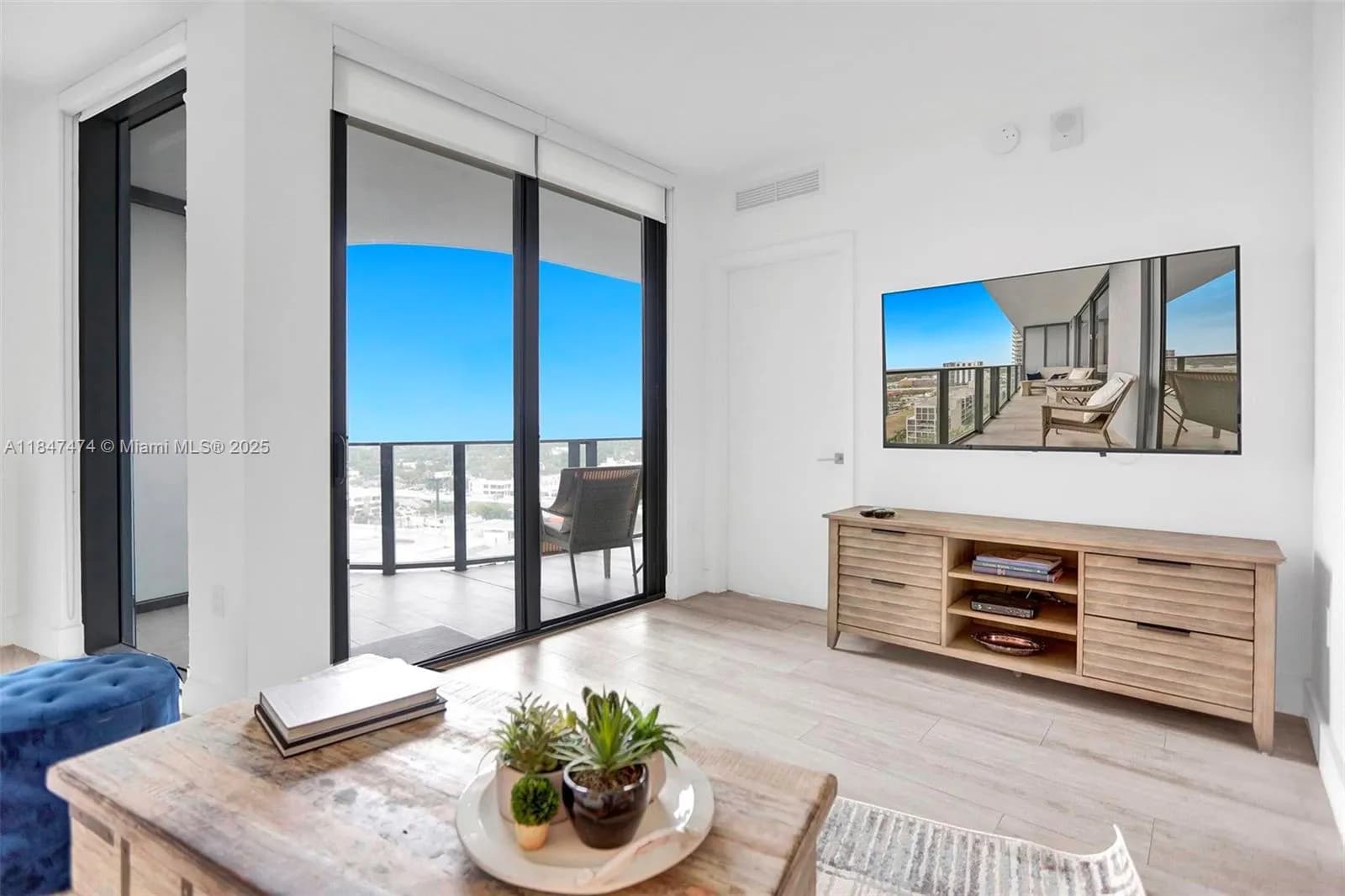 121 NE 34th St # 1814, Miami FL 33137