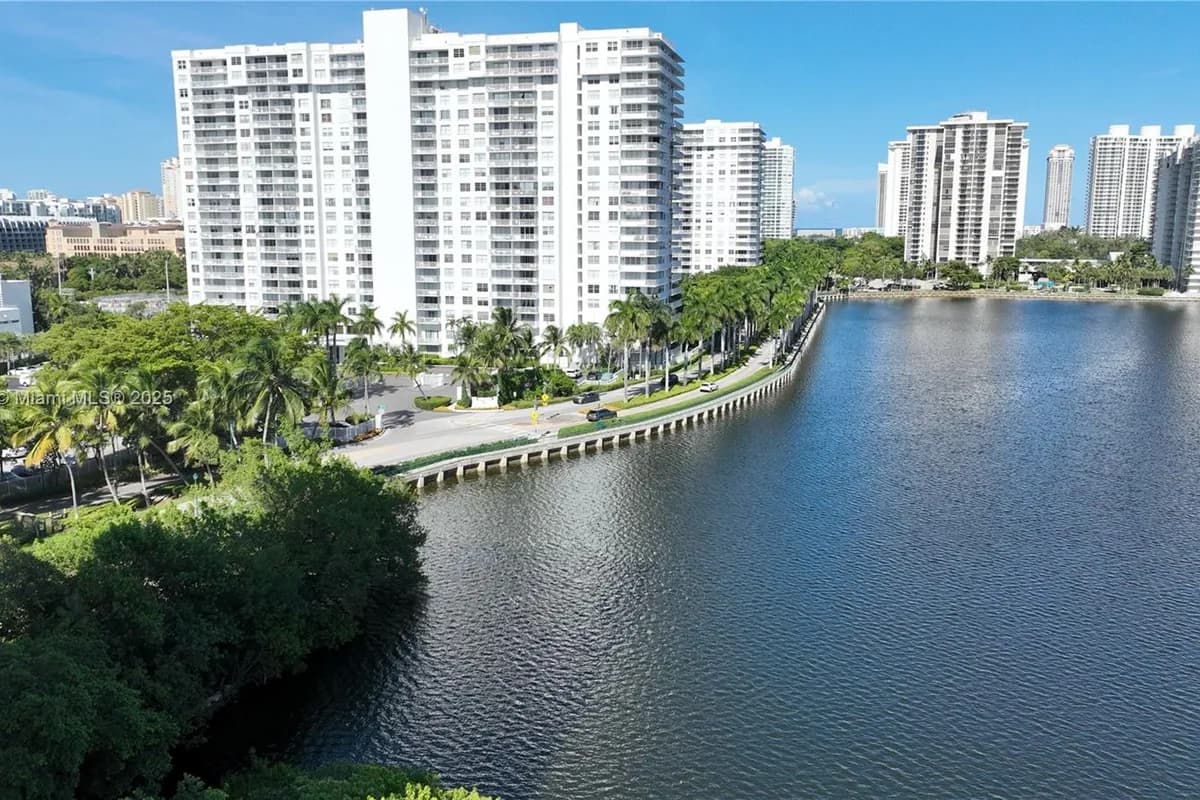 2780 NE 183rd St # 717, Aventura FL 33160